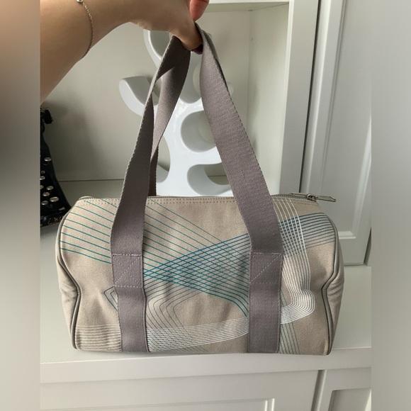 Vintage Y2K Vancouver 2010 Olympics limited edition Medium Shoulder Gray Purse - Picture 14 of 16